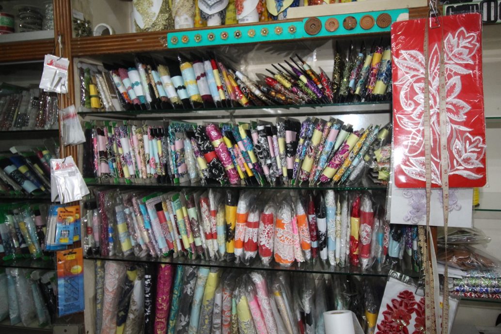 東：網購崛起搶走生意，實體商店紛紛把產品放上網購平臺銷售