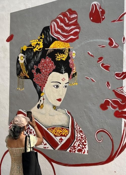 中國畫家修飾范冰冰壁畫·民眾遊客贊好