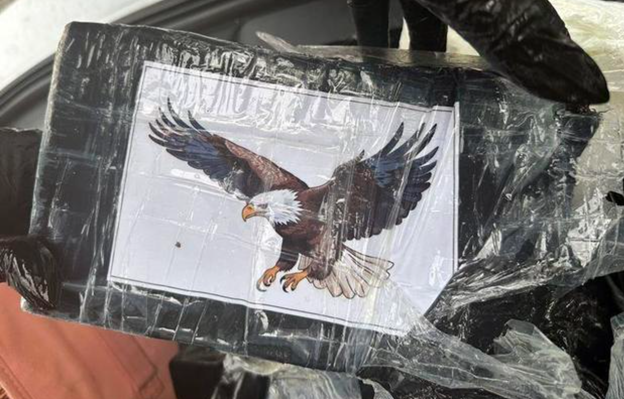 佛州外海飘浮百万美元毒品 印有神秘秃鹰图案 
