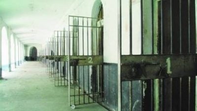 内长:探讨囚犯居家服刑条件 “拟新法案实行软禁计划”