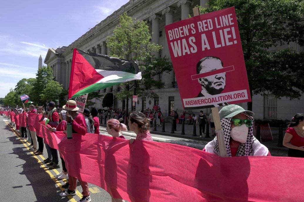加沙战争抗议者白宫示威 讽刺拜登声称的“红线”
