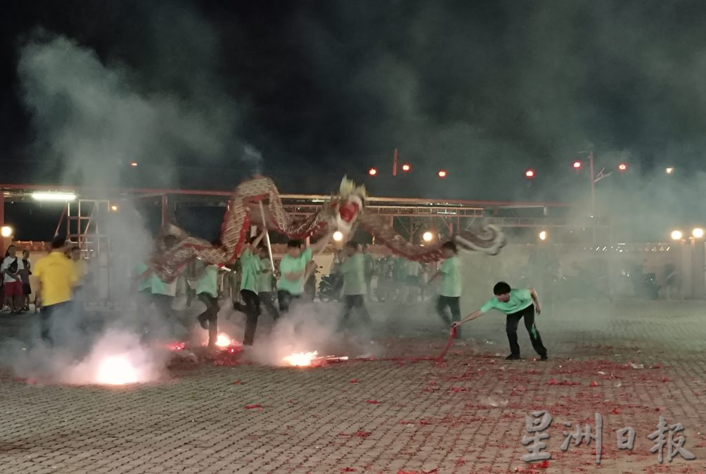 台湾客家𪹚龙隆重登场 龙舞翻腾引爆全场 