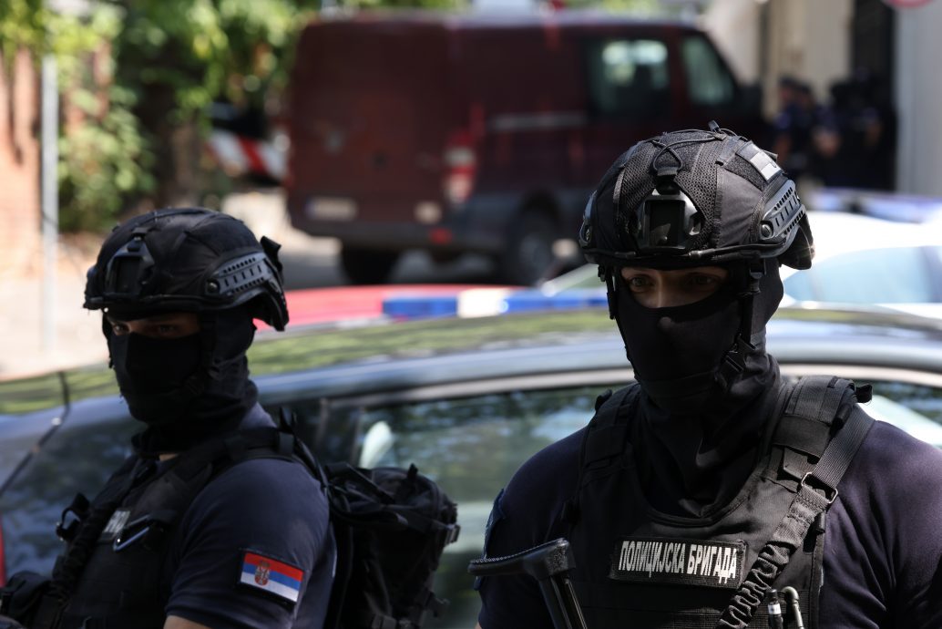 塞尔维亚恐袭 以色列使馆警卫被十字弓箭射伤 施袭者被击毙