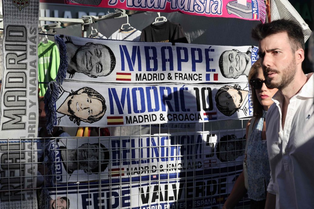 Vở kịch chuyển nhượng kéo dài nhiều năm kết thúc với việc Mbappé bị giảm lương để gia nhập Real Madrid