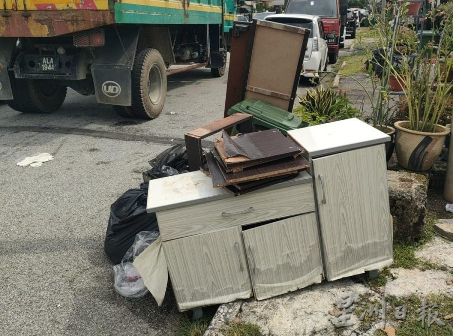 大雨引發兵如河水高漲 沿岸多區水災 居民叫苦