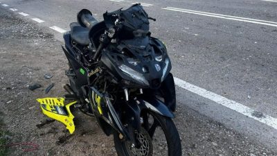 摩托车疑闪避不及与2车碰撞 骑士伤重身亡