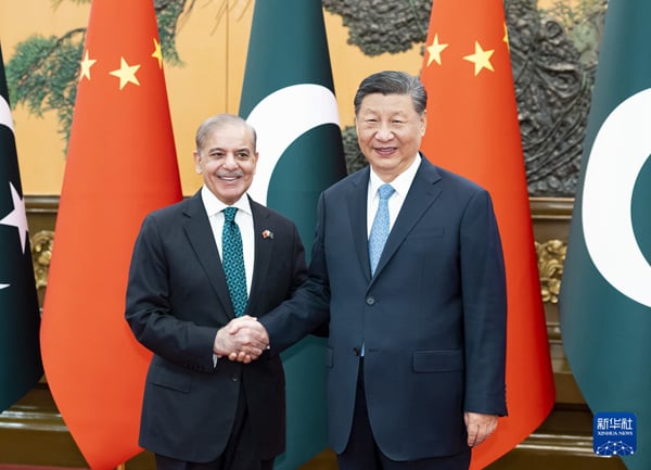 巴基斯坦总理访中　习近平强调“铁杆友谊历久弥坚”