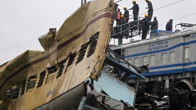 印度火车相撞酿9死  幸存者回忆恐怖经历