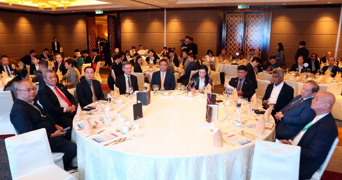 廣西為東盟與中國鏈接窗口：馬來西亞全國總商會、中國-東盟商務與投資峰會秘書處簽署備忘錄