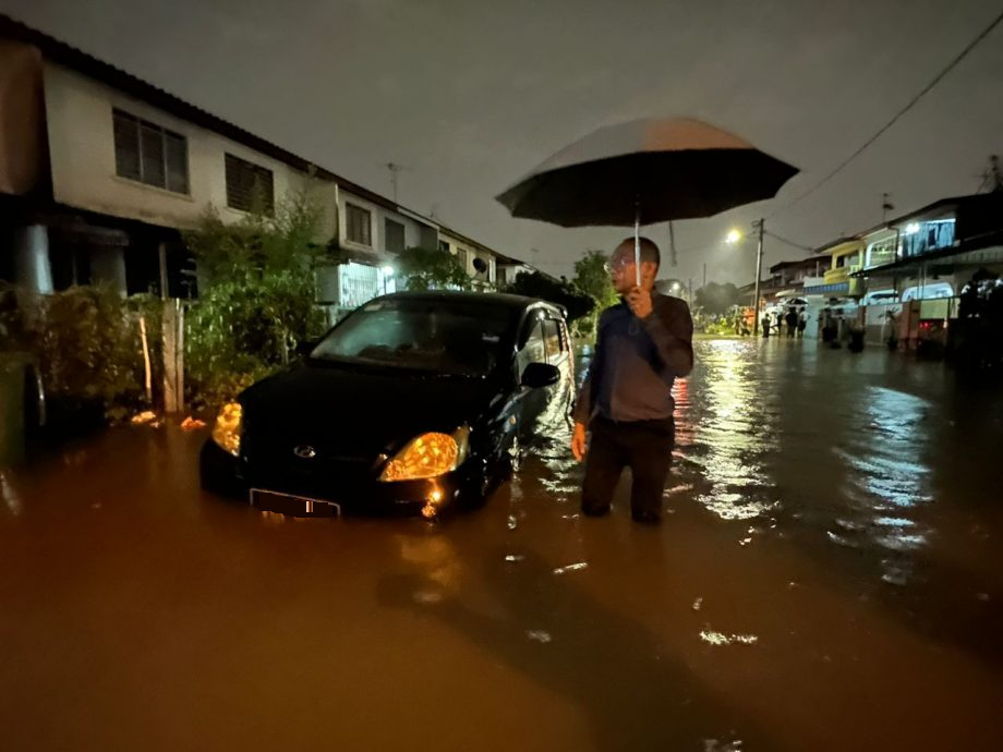 怡保逾2小时狂风暴雨 多地水灾白兰园最严重