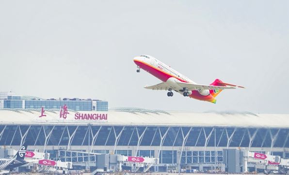 拼盘  中国绿色航空技术突破 地沟油变飞机燃油 2客机完成首飞 