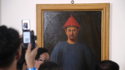最高还原度《康熙大帝肖像》时隔300年回归中土　空降上海展场