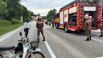 摩托車與羅裡相撞 61歲騎士斃命8歲童傷