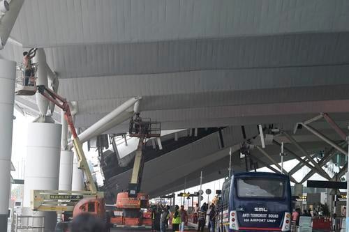 新德里机场遮雨篷大雨坍塌 至少1死8伤