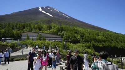 日本富士山701開山 山梨縣開徵通行費近60塊 單日限4千人