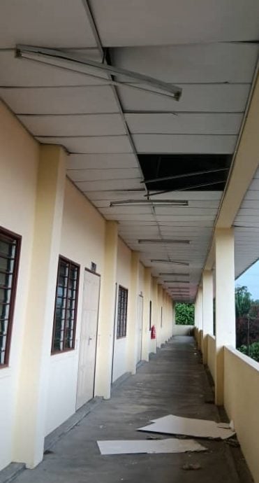 暴風雨襲曾吉京丁華小 校舍屋頂長廊頂蓋損壞 