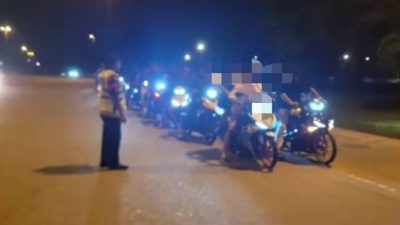 警取缔非法飙车   捕6人扣押20辆摩托车