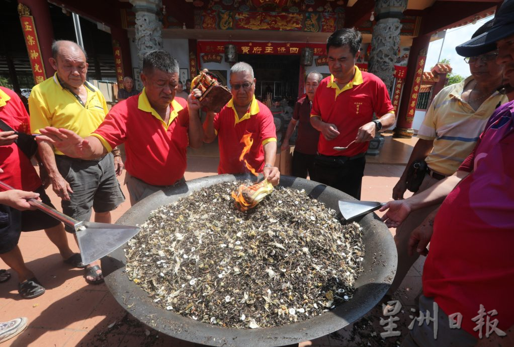 柔：（特稿）四湾宝安宫保留独特习俗  端午炒午时茶 祛病辟邪