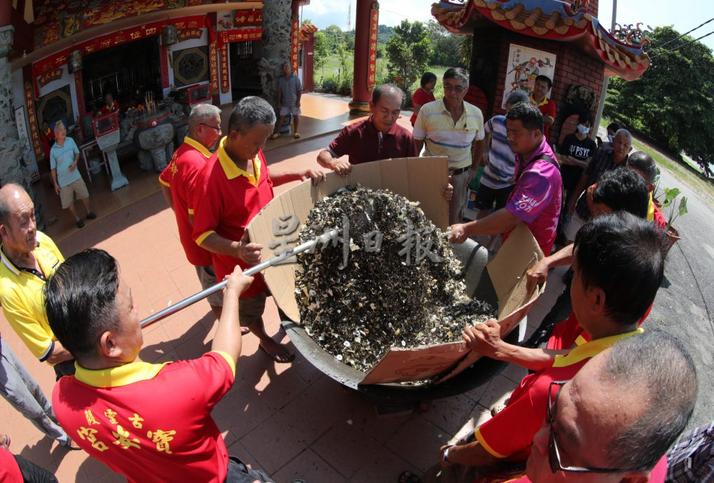 柔：（特稿）四湾宝安宫保留独特习俗  端午炒午时茶 祛病辟邪