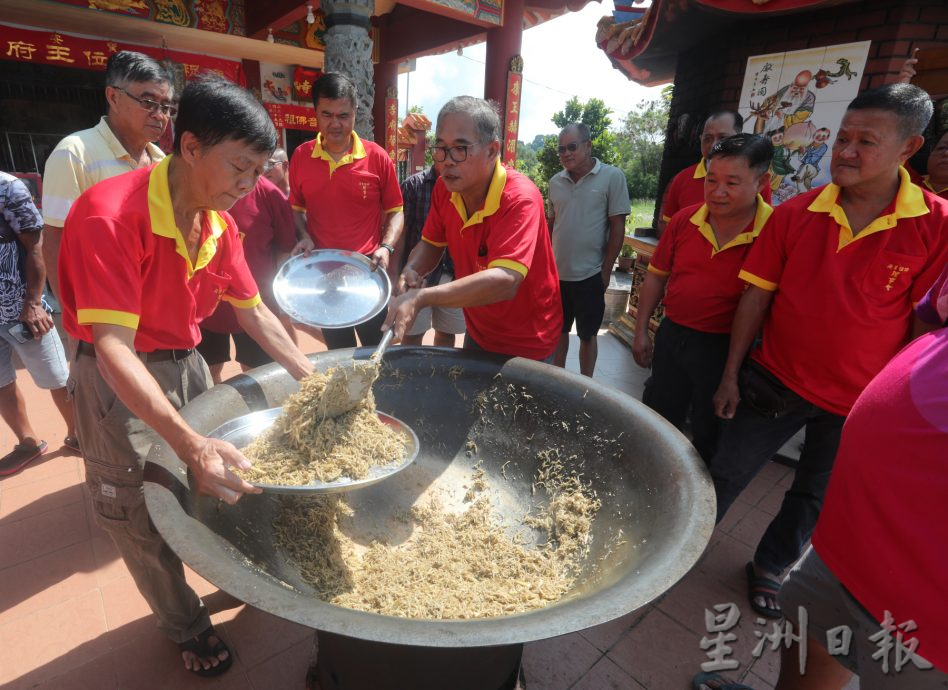 柔：（特稿）四湾宝安宫保留独特习俗  端午炒午时茶 祛病辟邪