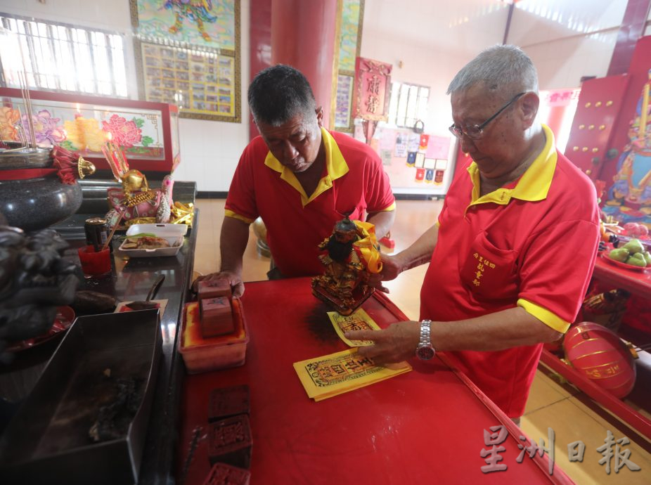 柔：（特稿）四湾宝安宫保留独特习俗  端午炒午时茶 祛病辟邪