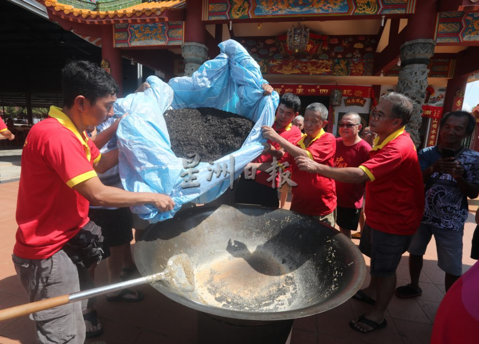 柔：（特稿）四湾宝安宫保留独特习俗  端午炒午时茶 祛病辟邪