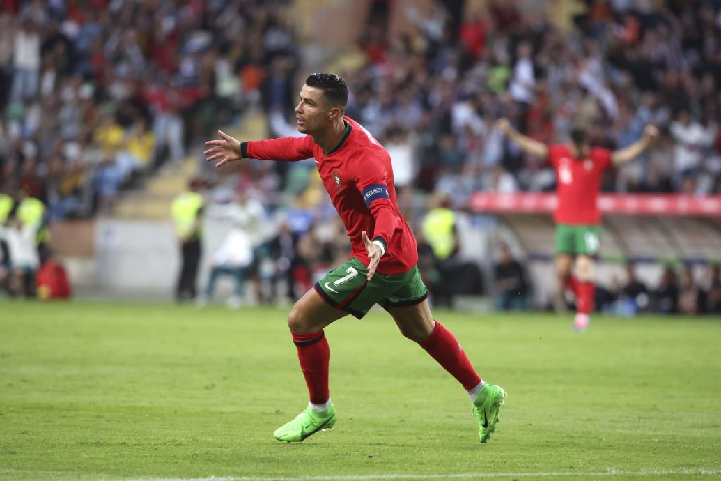 European Cup | Bồ Đào Nha tiếp tục chuỗi chiến thắng bằng thêm “chiến thắng”, Ronaldo lần thứ 6 ra sân được nhiều người mong đợi