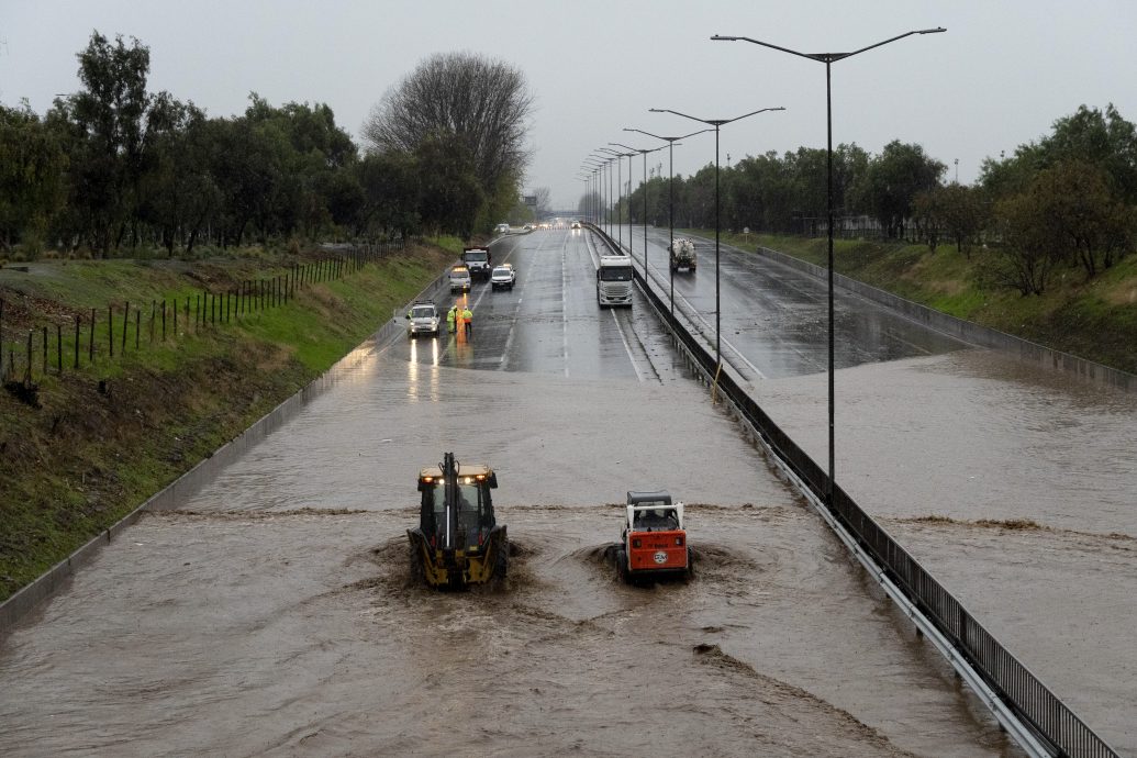 温带气旋挟带豪雨成灾 智利多地洪水泛滥