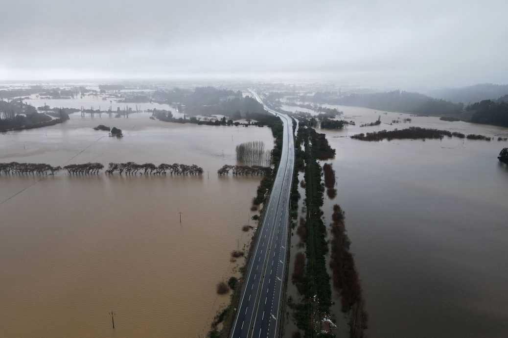 温带气旋挟带豪雨成灾 智利多地洪水泛滥