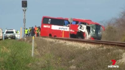 澳洲昆士兰巴士露营车相撞 酿3死10多伤