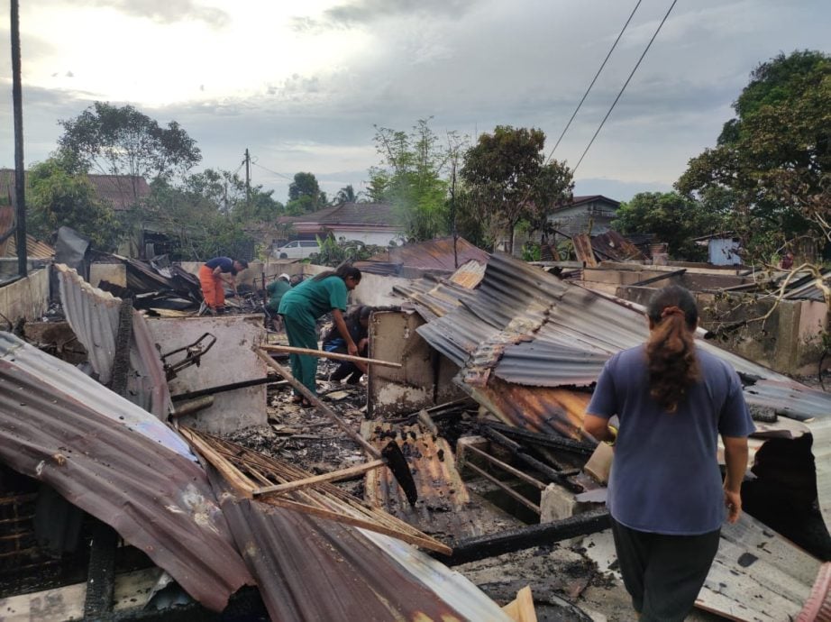 甘文丁新村8間木屋遭燒燬 26人失去家園