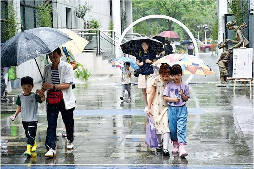 看世界)“短命台”袭粤即日散 两岸多地暴雨