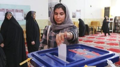 伊朗人民投选新总统   唯一改革派候选人寻求突破