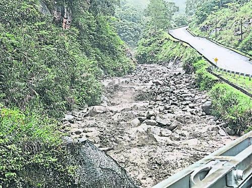 神山腳下山體滑坡 馬西勞暴發土石流