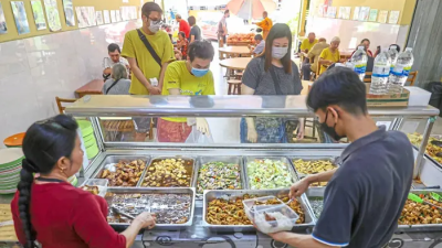 素食馆3菜1饭卖RM2回馈社会 老板：每天近千人光顾