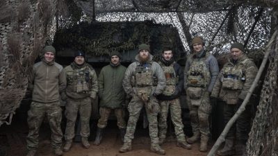 美国解禁允乌克兰亚速营使用美制武器  克宫批“极为负面”