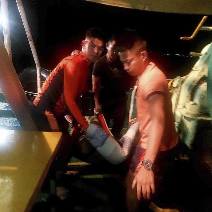 菲律宾外海渔船爆炸起火 至少6死6获救