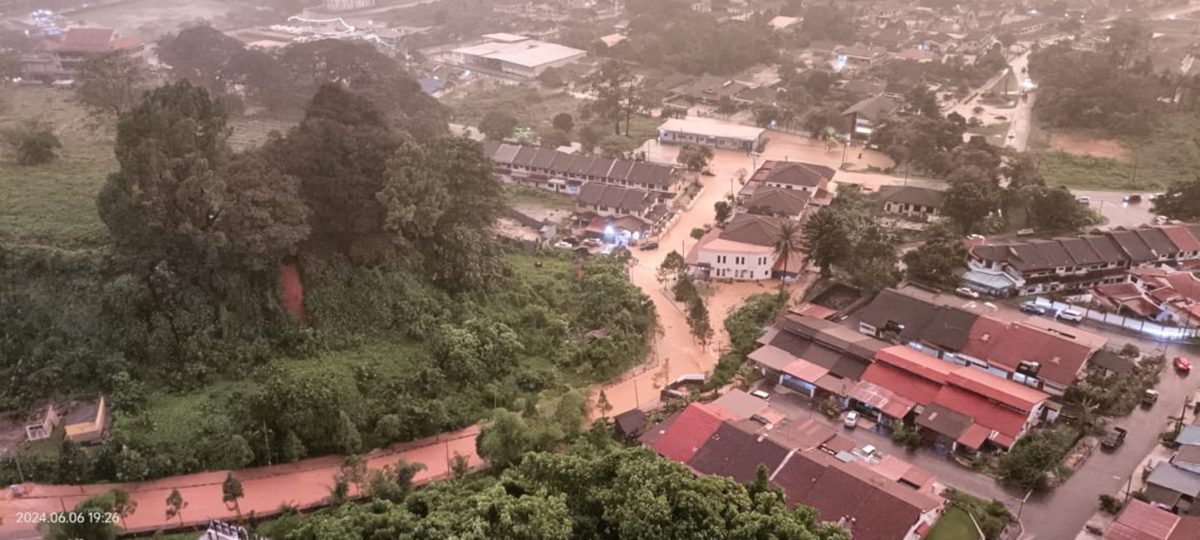 豪雨引發山洪 安世花園一帶首當其衝