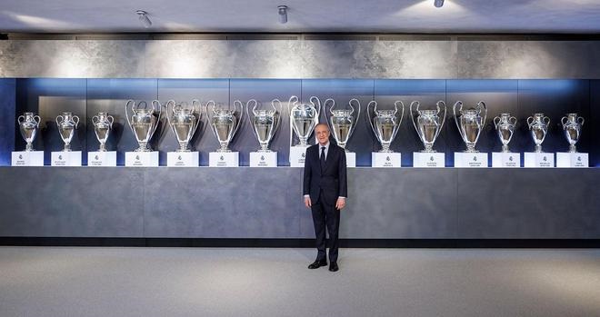Ăn mừng chức vô địch Champions League lần thứ 15, phòng danh dự của Real Madrid gần như chật kín.