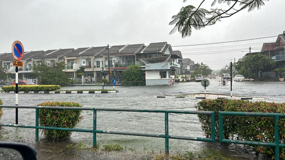 连不淹的地方也淹了 一场豪雨 翠林城闪电水灾