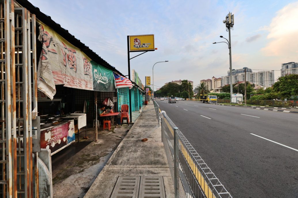 隆市局指佔用行人道 自費裝涼棚中罰又要拆