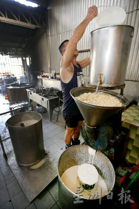 霹：封底主文／它的诞生|匠心制豆腐  每块皆辛苦 