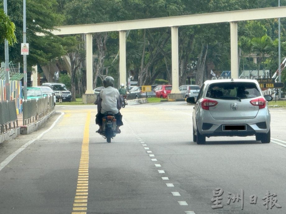 （古城封面主文）车辆脚车共用车道·市民遭交警提醒勿占线