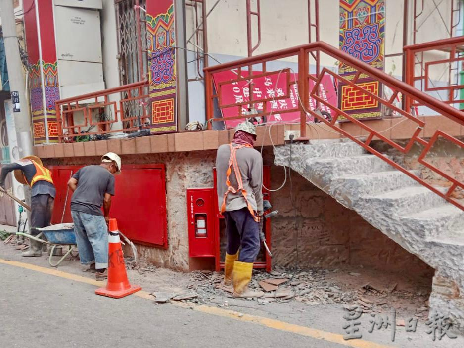 （古城第三版主文）雞場街舞臺開始提升工程·預計10月亮麗登場