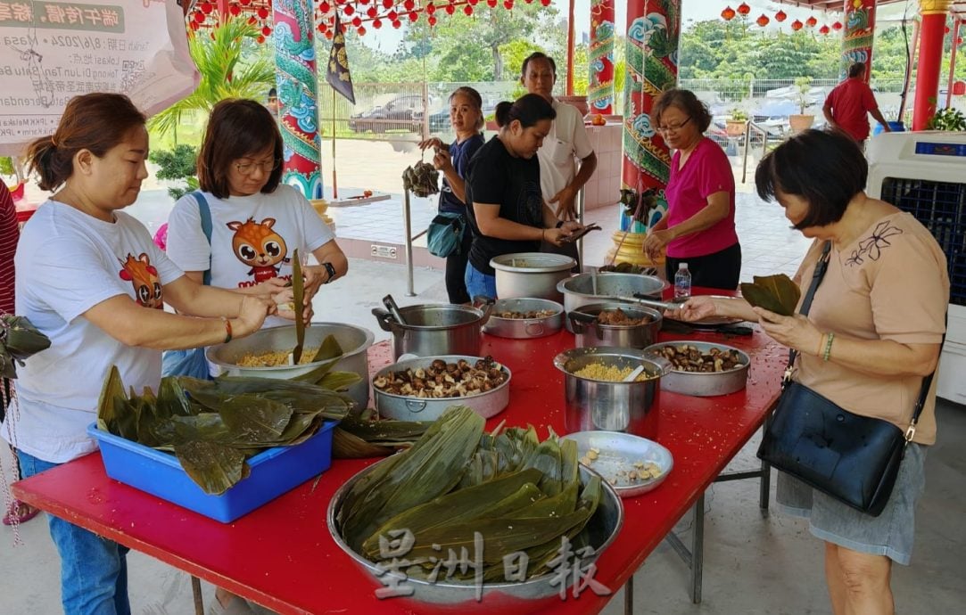 （古城第九版主文）甲市區國會格西當州選區聯合四村委會裹800粽，贈送村委會、行動黨黨員及居民慶佳節