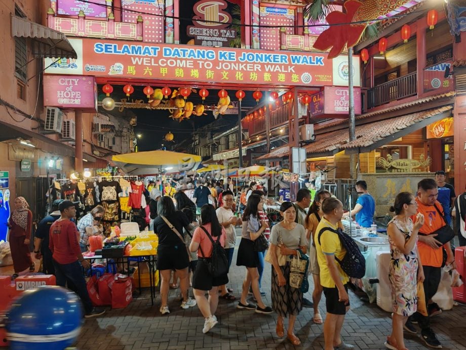 （古城第二版主文）“马六甲夜生活”首夜，甲州各景区迎来逾万人造访