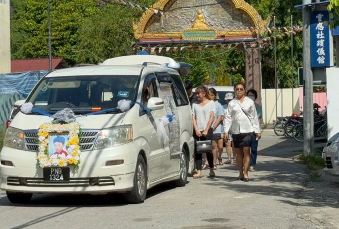 （大北马）甲抛峇底龙狮团2队员溺毙案，两死者举殡。