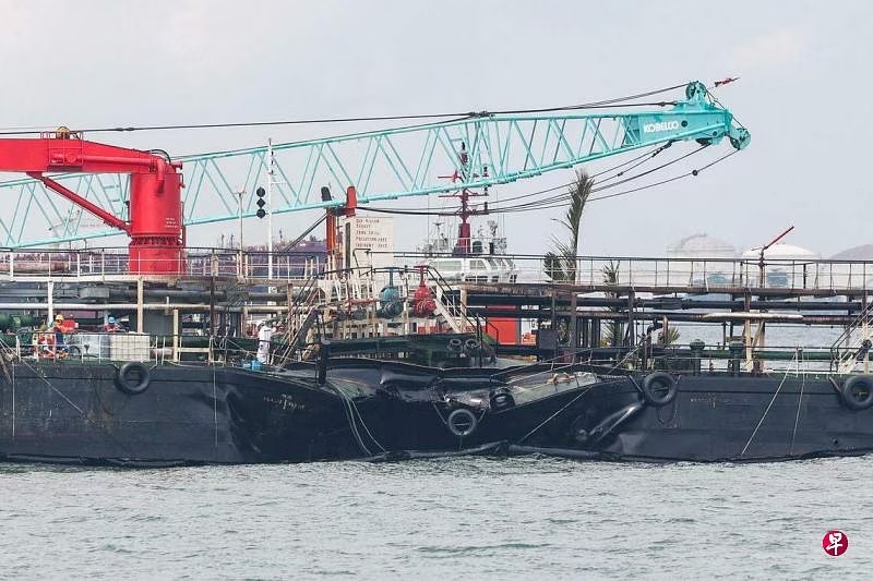 （已簽發）柔：獅城二三事：撞船洩漏400噸燃油 涉事船隻仍停泊在新加坡水域