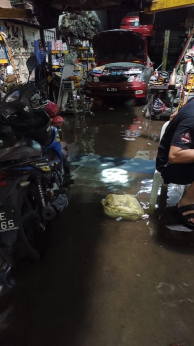 （版3頭）大都會/餘保憑有關峇都喼工業區水災問題