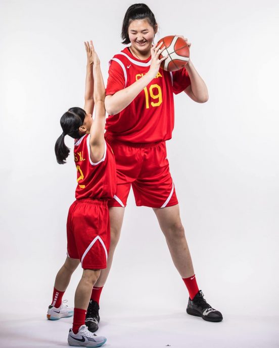 FIBA U18女篮亚洲杯| 张子宇223公分鹤立鸡群  女姚明成中国女篮未来